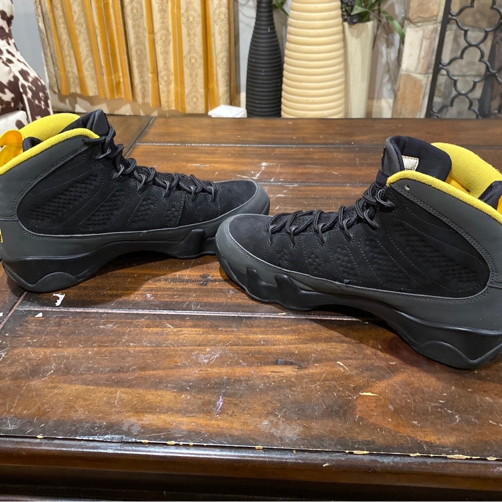 Mens Jordan 9 Retro Black. Size 8. - Picture 2 of 8
